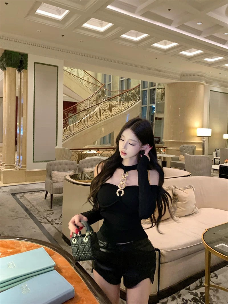 設計感辣妹掛脖露肩上衣