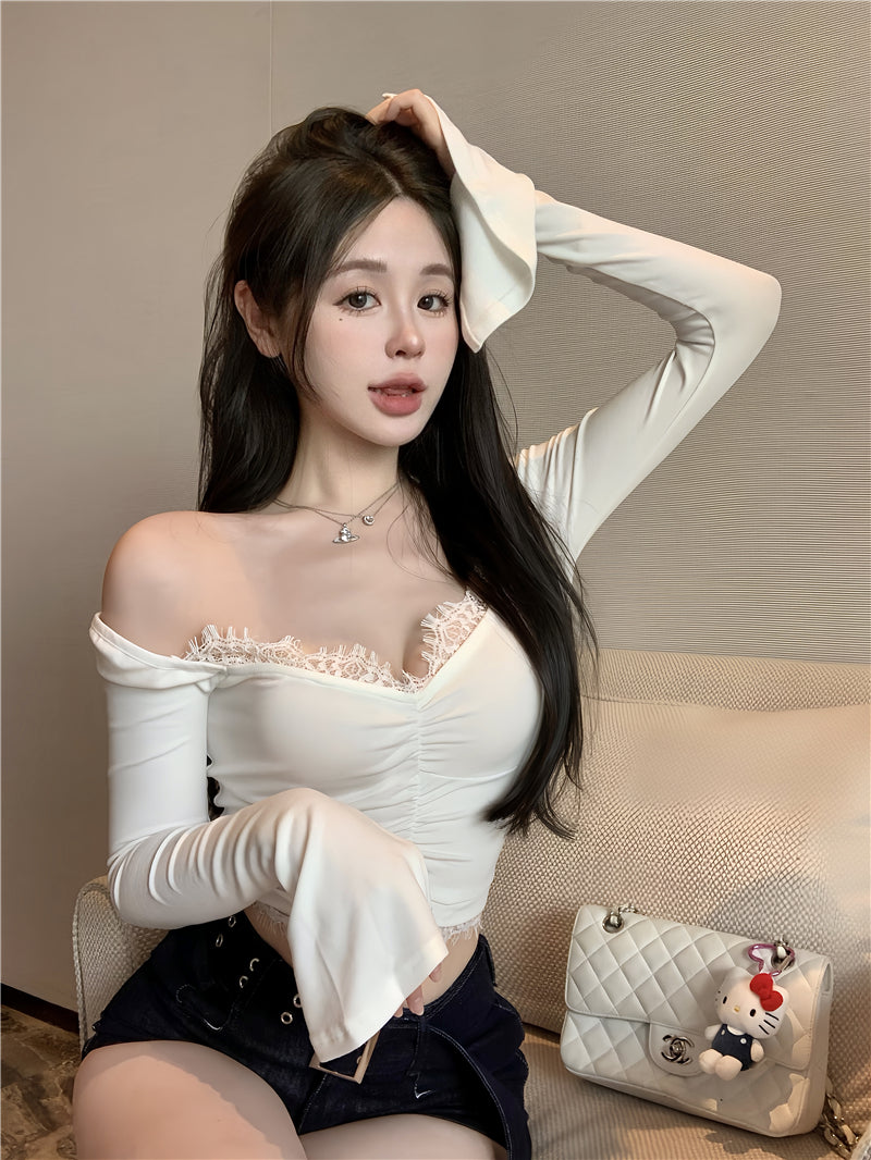 白色v領蕾絲拼接喇叭袖打底衫
