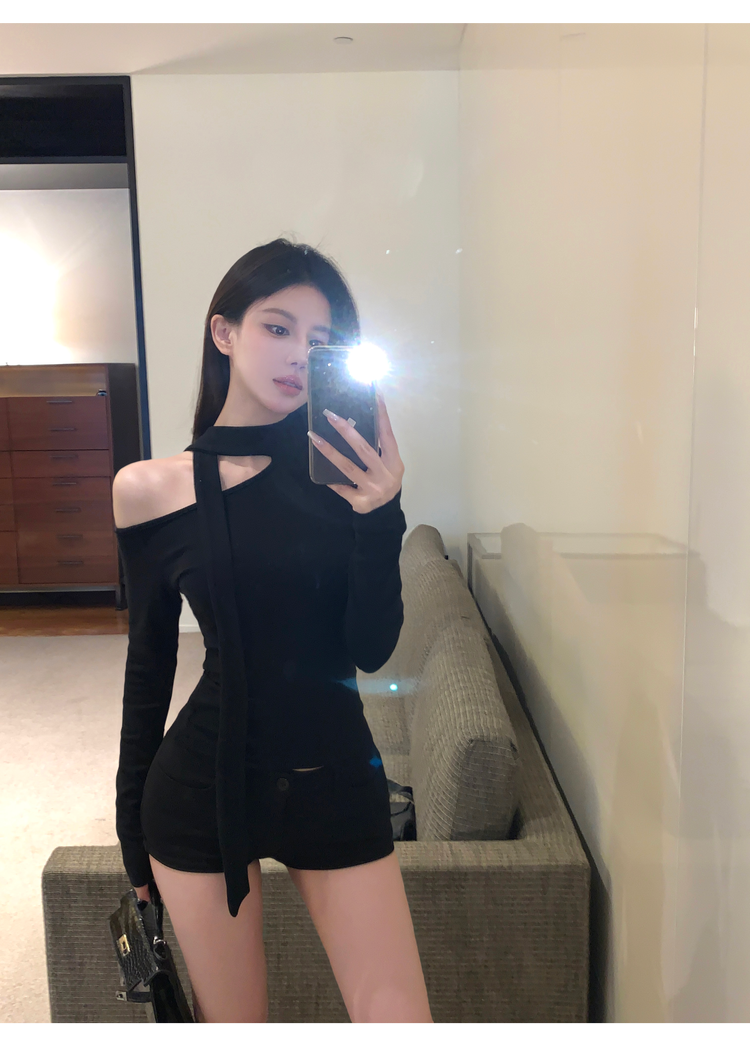 氣質純欲辣妹掛脖上衣