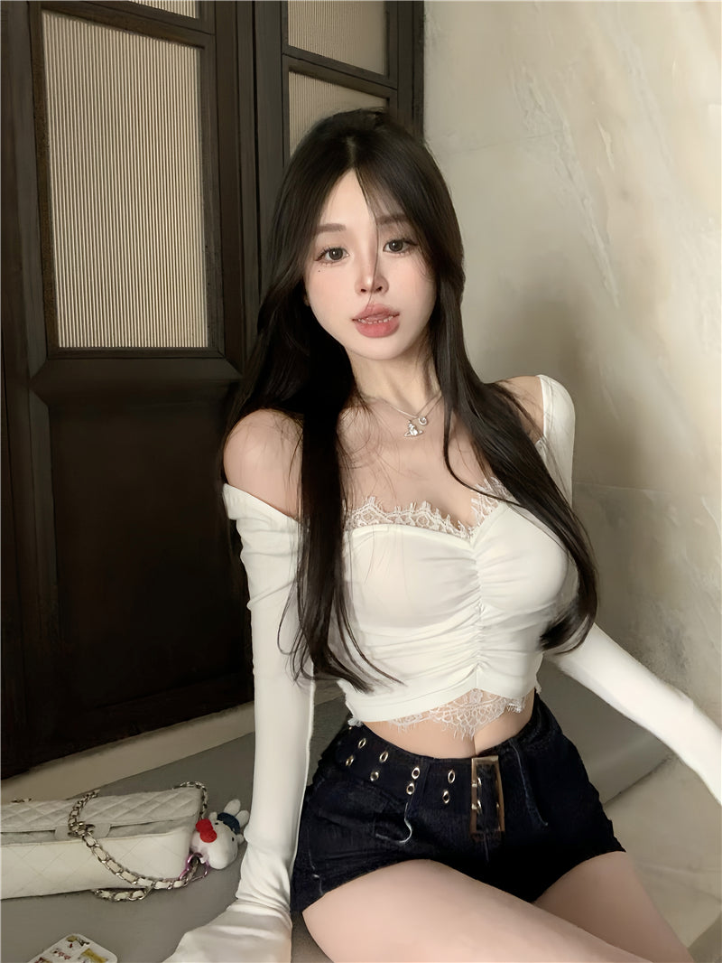 白色v領蕾絲拼接喇叭袖打底衫
