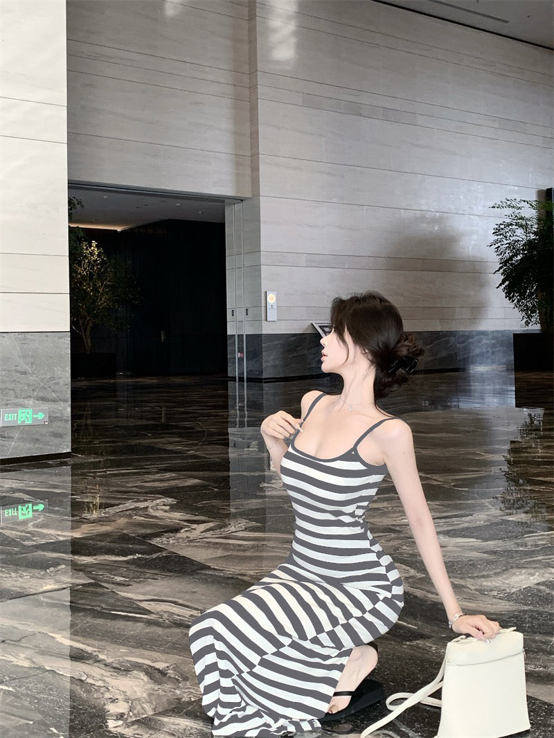 辣妹修身開叉露背條紋長裙