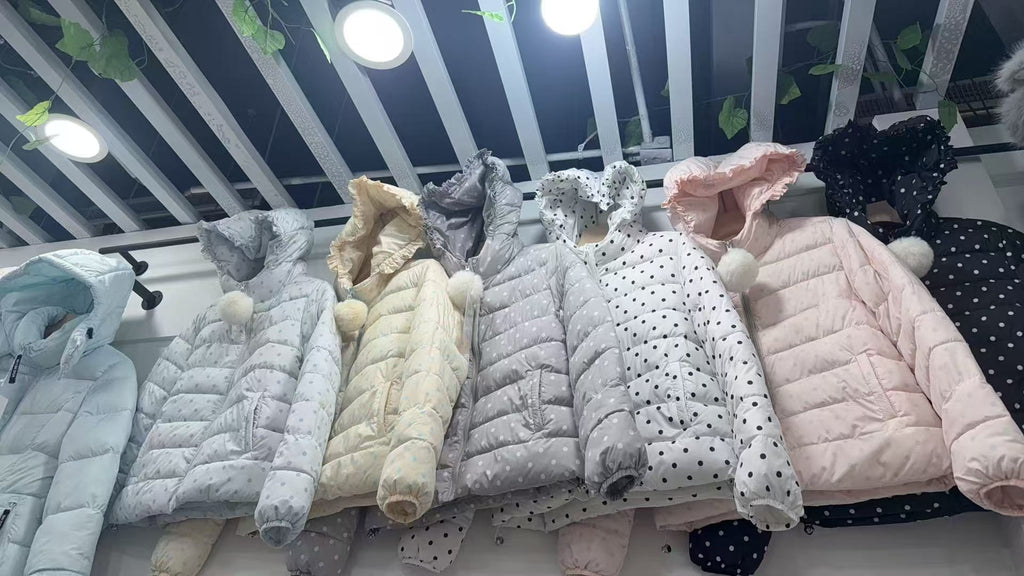 清透感甜美波點輕量羽絨連帽外套