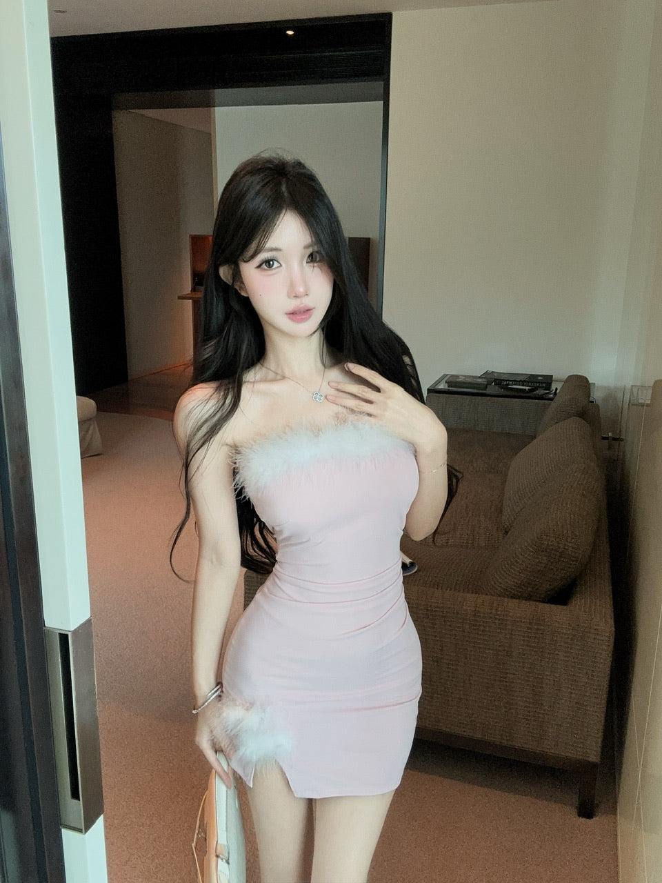 毛毛拼接抹胸包臀連衣裙