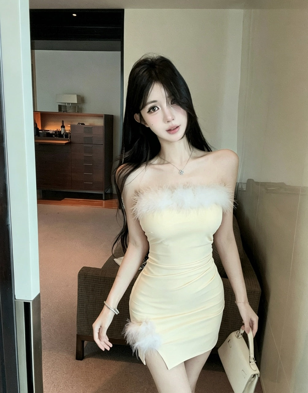 毛毛拼接抹胸包臀連衣裙