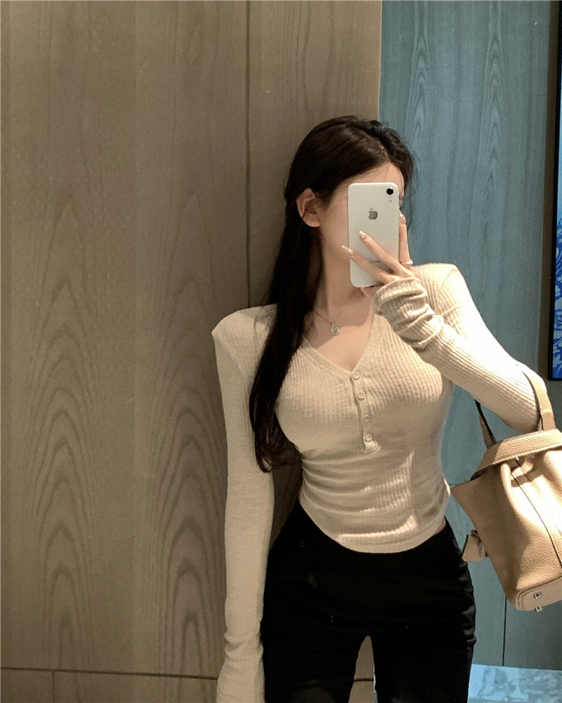 法式溫柔約會必備V領上衣