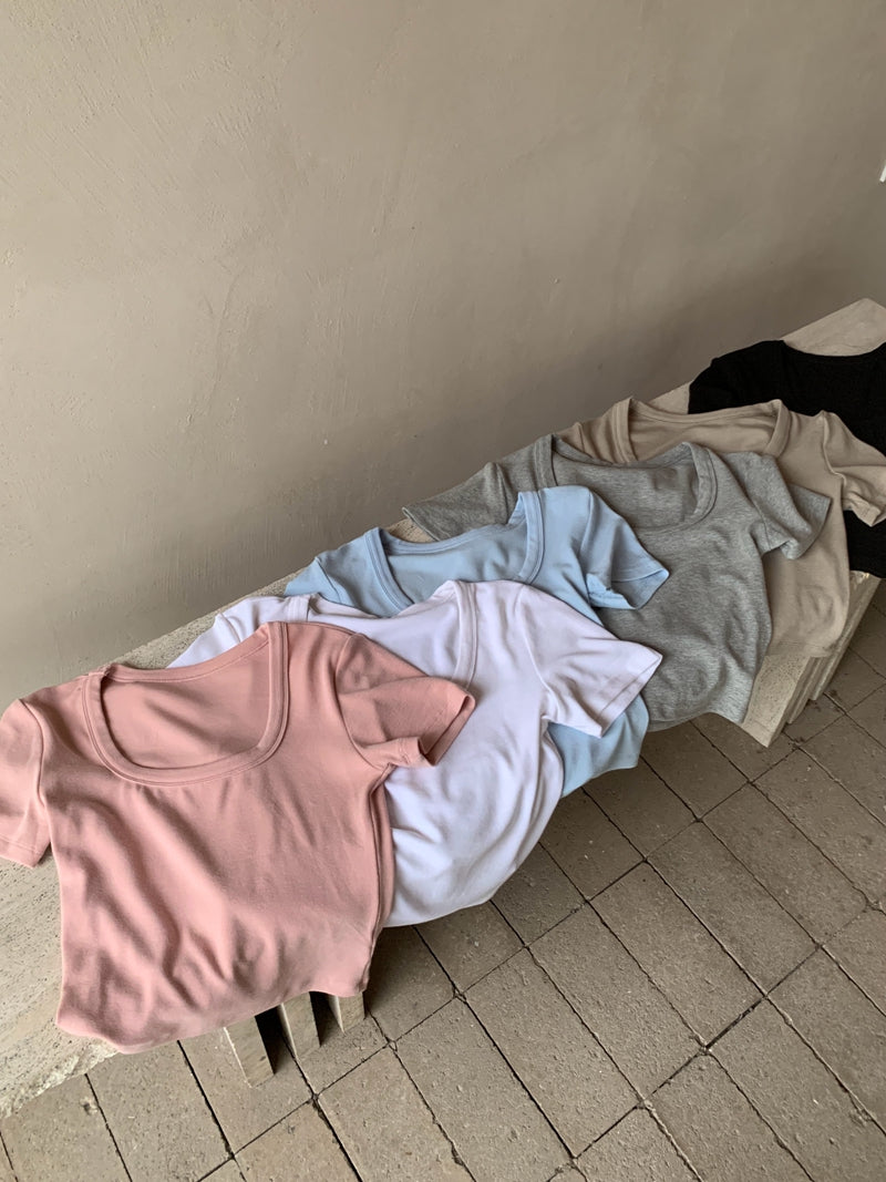 簡約基礎款修身顯瘦U領性感上衣