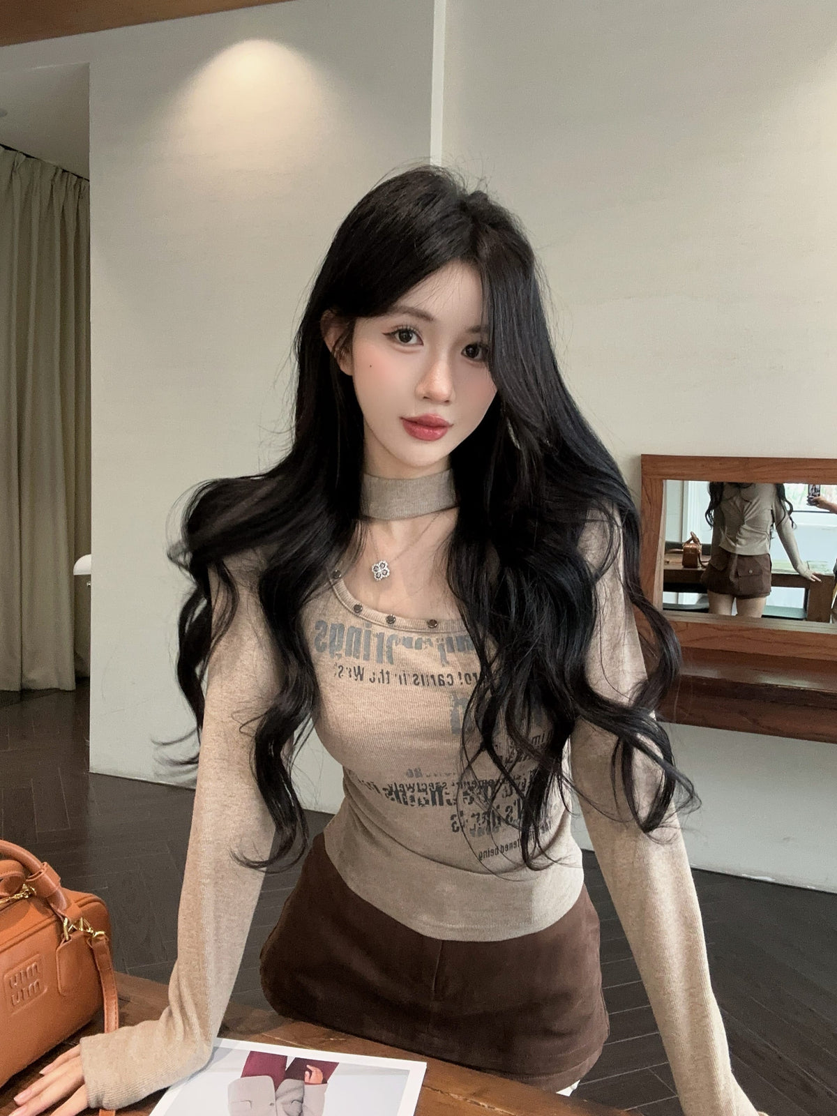 辣妹風質感方領印花鉚釘上衣