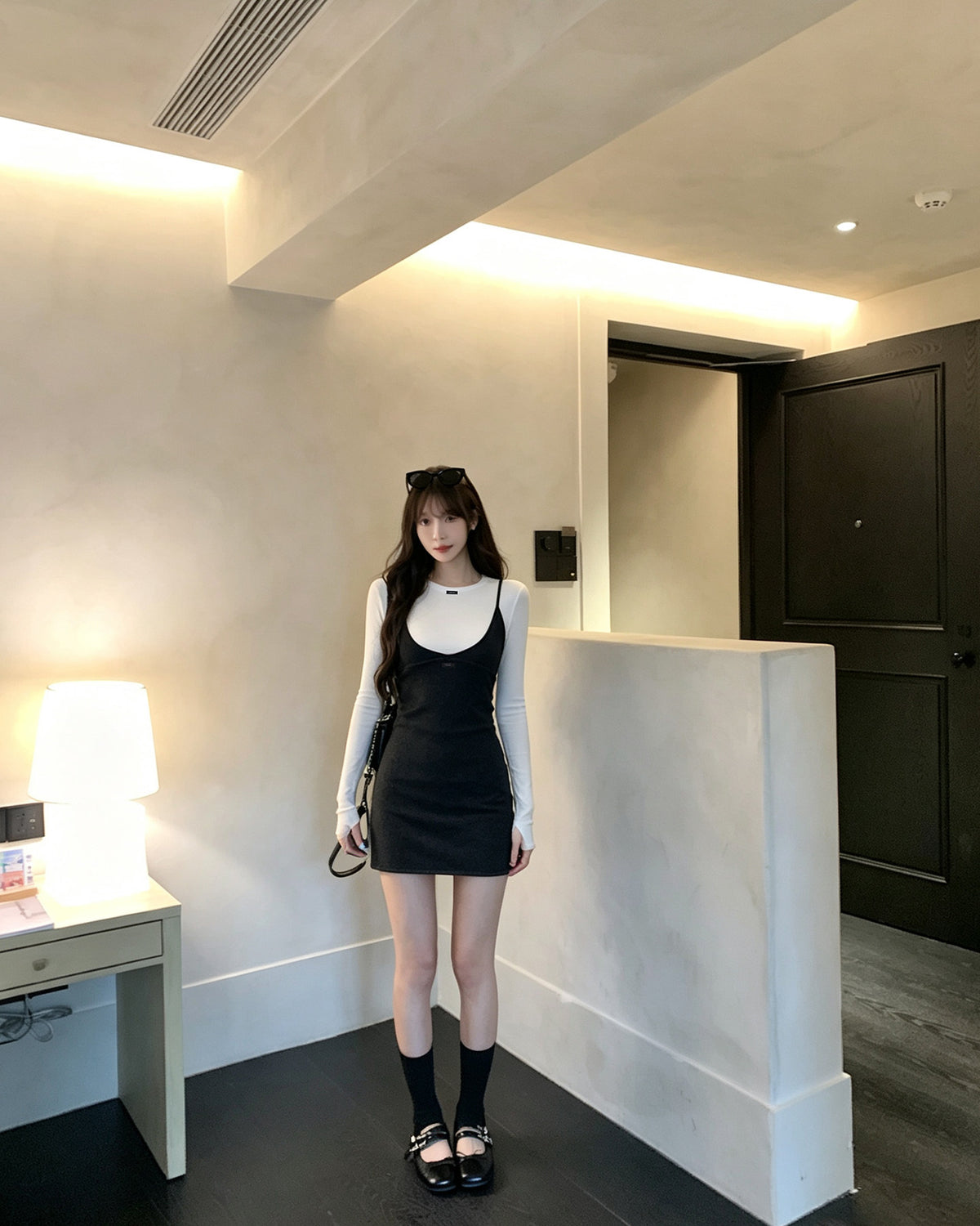 時髦疊穿深V領吊帶裙