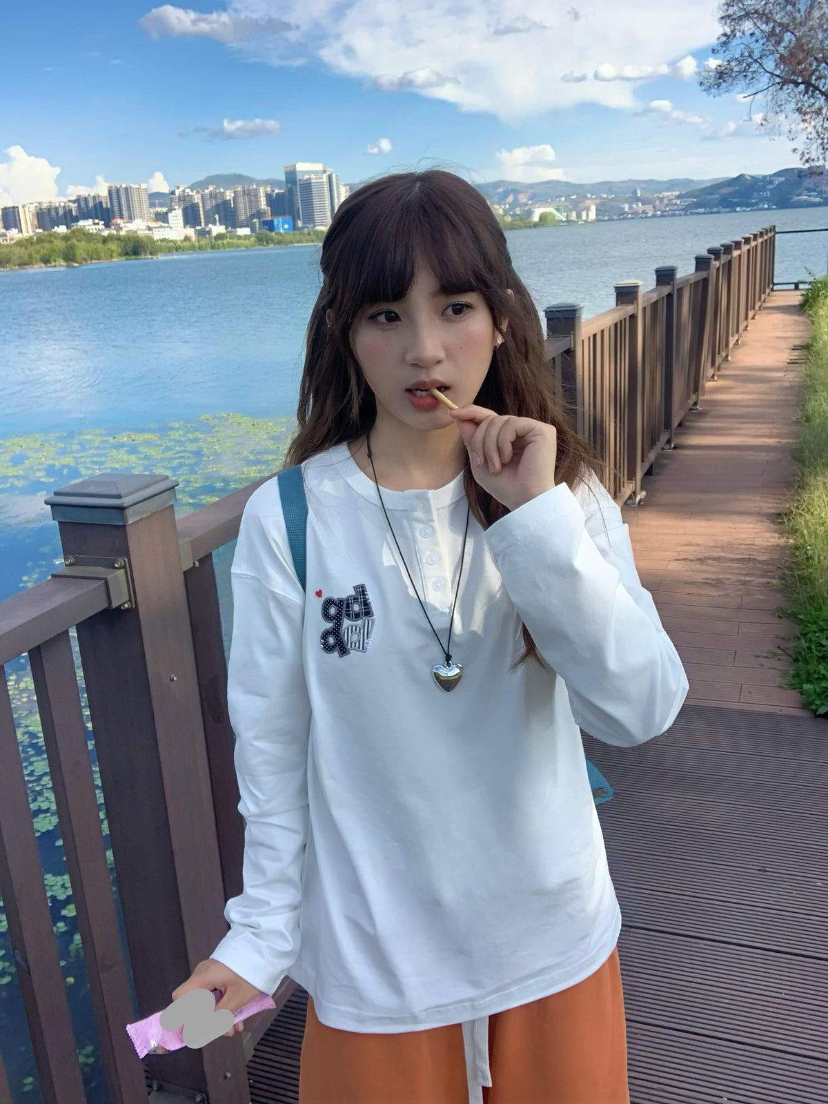 休閒可愛風貼布刺繡上衣