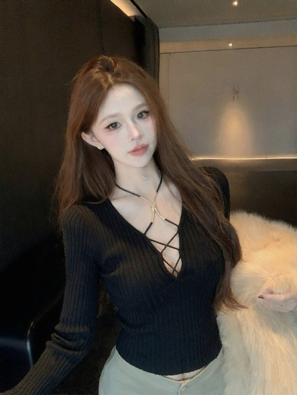 約會必備辣妹風V領掛脖針織衫