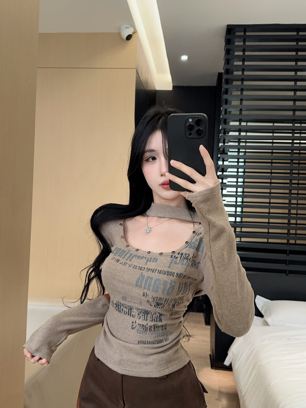 辣妹風質感方領印花鉚釘上衣