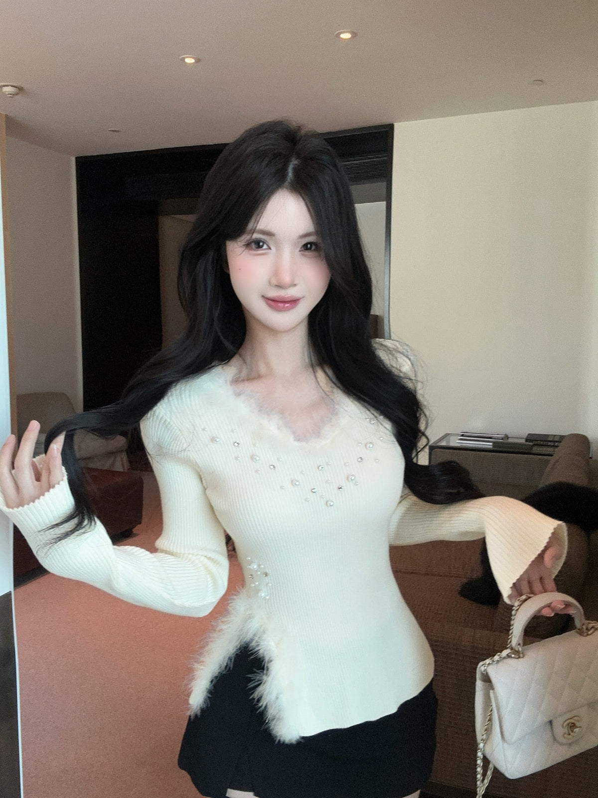 毛絨拼接V領重工釘珠毛衣上衣