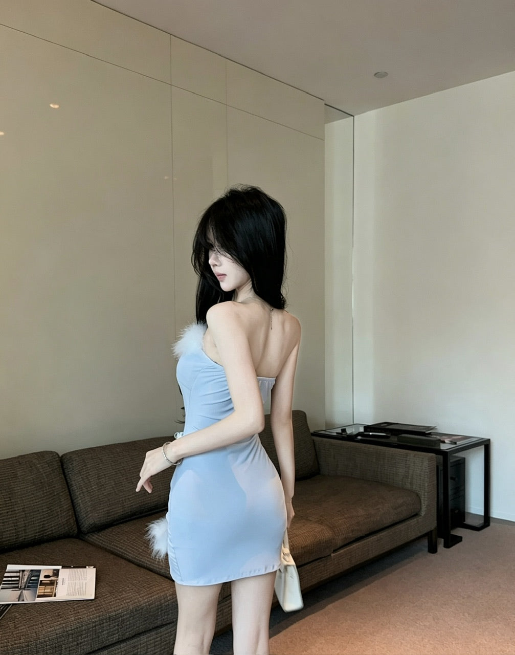 毛毛拼接抹胸包臀連衣裙