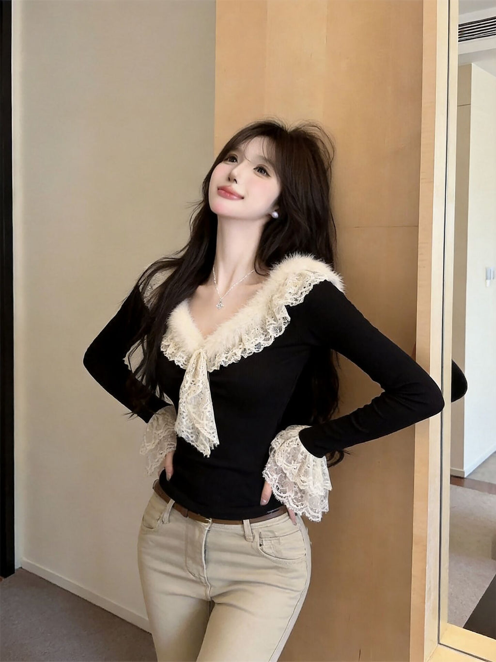 純欲辣妹設計感蕾絲喇叭袖上衣