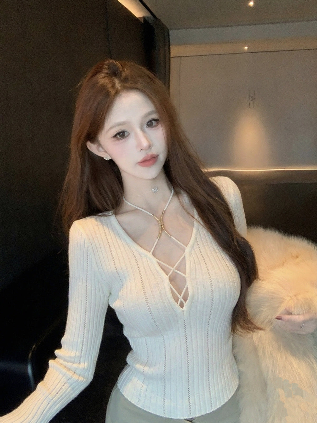 約會必備辣妹風V領掛脖針織衫